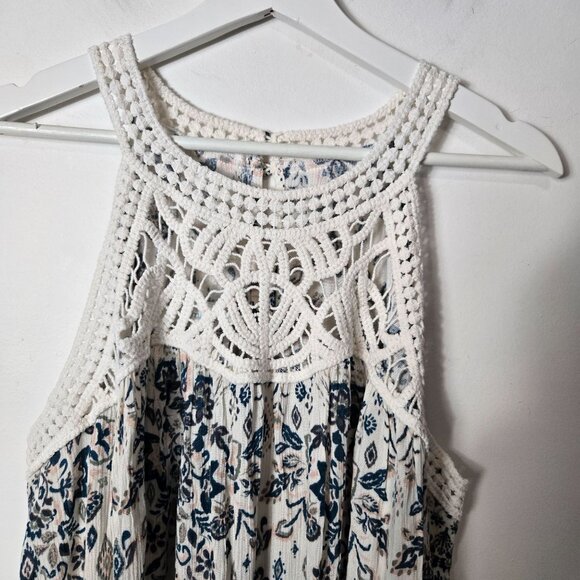Maurices Size XL Crochet Halter Top Floral High-Neck Sleeveless NEW - Picture 4 of 8